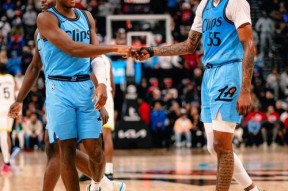 包含全明星赛倒计时，洛杉矶快船冲刺阶段篮板制胜，细节引发关注，媒体盛赞，阵容厚度经受考验的词条