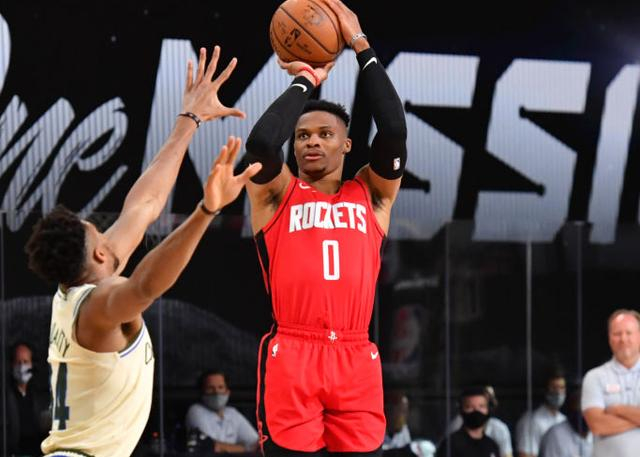 关于国际比赛日夏洛特黄蜂调整名单以备意大利杯，伤情更新环节打磨，气氛紧张，球队文化再被提及的信息